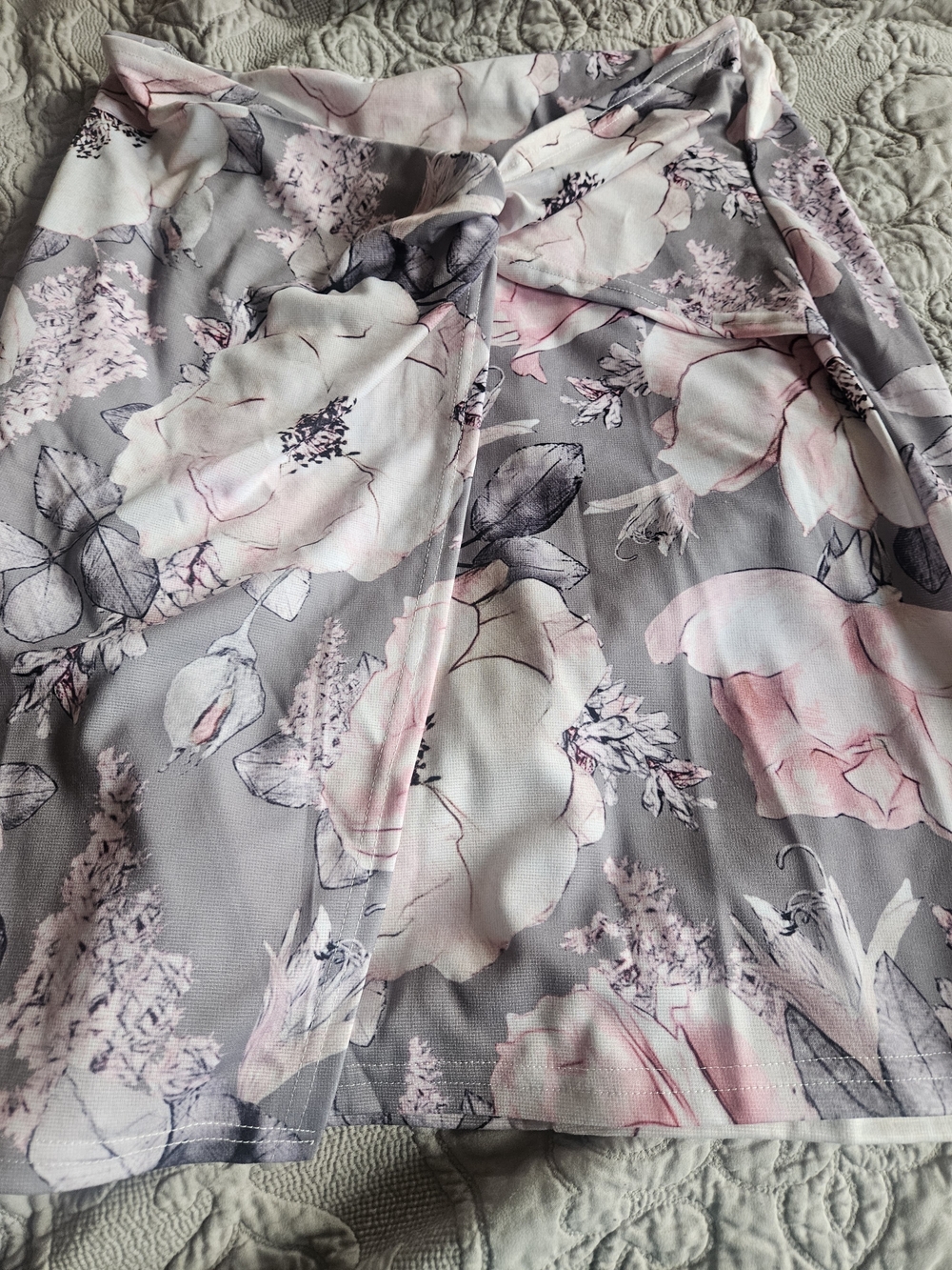 Floral Print Pink & Gray Women’s Skirt. 2X Nwot.